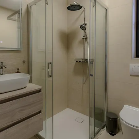 Villa Isabel - Luxury Apartments With Heated Pool & Sea View Apartment *