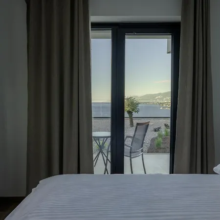 Apartment Villa Isabel - Luxury Apartments With Heated Pool & Sea View *