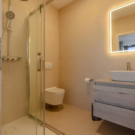 Villa Isabel - Luxury Apartments With Heated Pool & Sea View Opatija