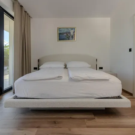 Apartment Villa Isabel - Luxury Apartments With Heated Pool & Sea View Opatija