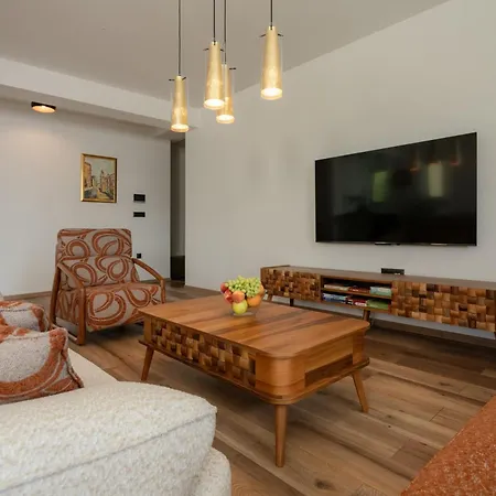 Apartment Villa Isabel - Luxury Apartments With Heated Pool & Sea View *