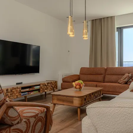 Apartment Villa Isabel - Luxury Apartments With Heated Pool & Sea View *