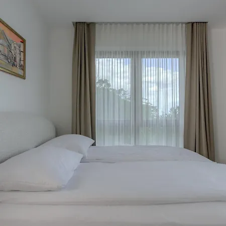 Villa Isabel - Luxury Apartments With Heated Pool & Sea View Apartment Opatija