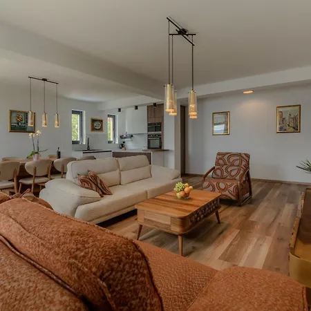 Apartment Villa Isabel - Luxury Apartments With Heated Pool & Sea View