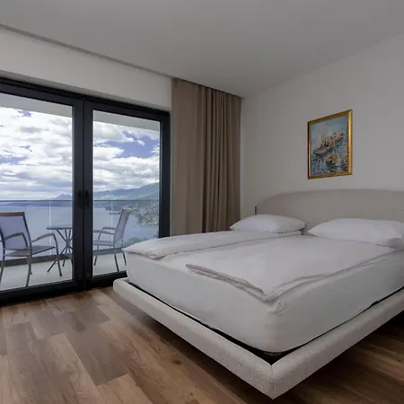 Apartment Villa Isabel - Luxury Apartments With Heated Pool & Sea View