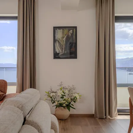 Villa Isabel - Luxury Apartments With Heated Pool & Sea View Apartment Opatija