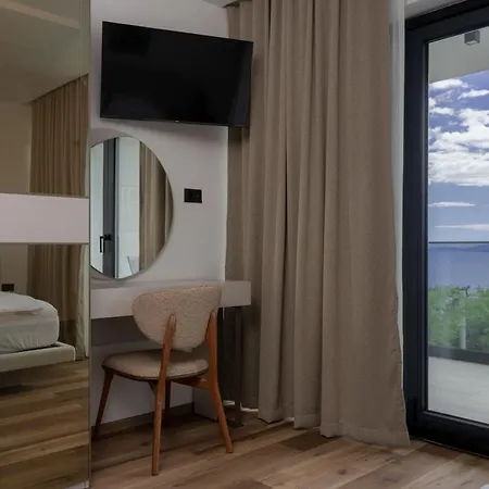 Villa Isabel - Luxury Apartments With Heated Pool & Sea View Apartment Opatija