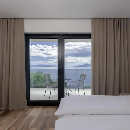 Villa Isabel - Luxury Apartments With Heated Pool & Sea View *