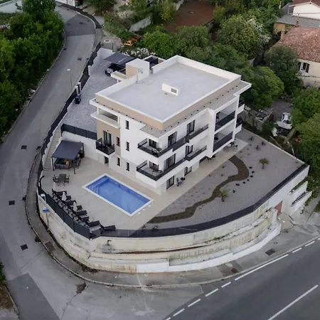 Apartment Villa Isabel - Luxury Apartments With Heated Pool & Sea View Opatija