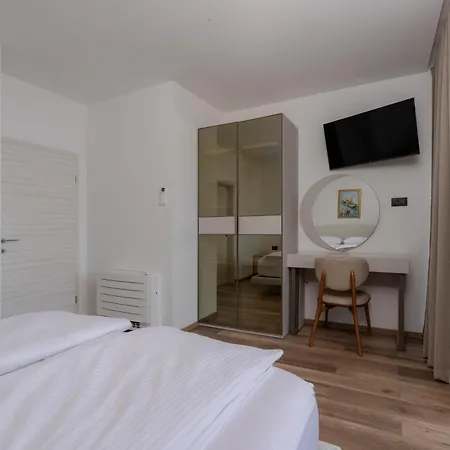 Villa Isabel - Luxury Apartments With Heated Pool & Sea View Apartment Opatija