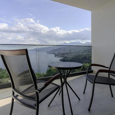 Apartment Villa Isabel - Luxury Apartments With Heated Pool & Sea View