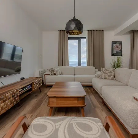 Apartment Villa Isabel - Luxury Apartments With Heated Pool & Sea View