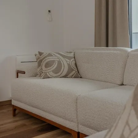 Apartment Villa Isabel - Luxury Apartments With Heated Pool & Sea View *