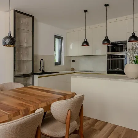 Apartment Villa Isabel - Luxury Apartments With Heated Pool & Sea View Opatija