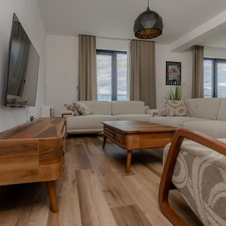 Apartment Villa Isabel - Luxury Apartments With Heated Pool & Sea View