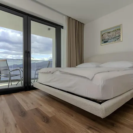 Villa Isabel - Luxury Apartments With Heated Pool & Sea View Apartment Opatija