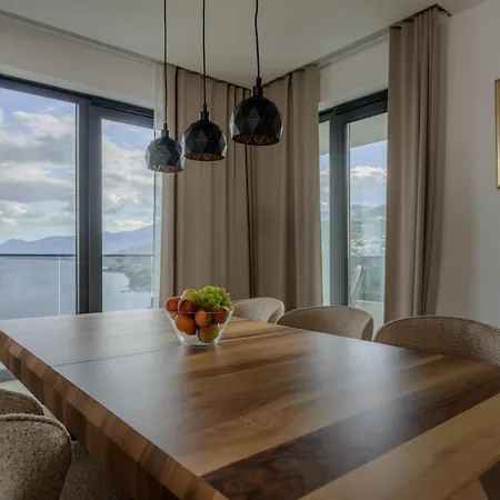 Villa Isabel - Luxury Apartments With Heated Pool & Sea View *