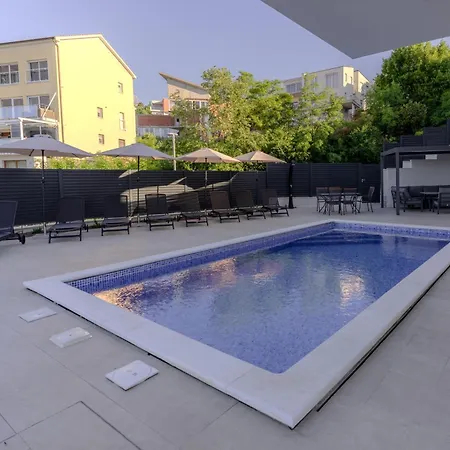 Apartment Villa Isabel - Luxury Apartments With Heated Pool & Sea View Opatija