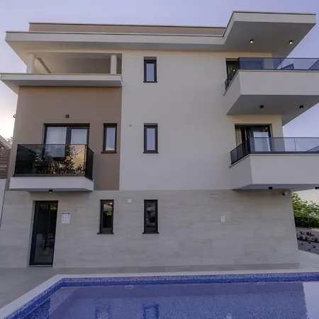 Apartment Villa Isabel - Luxury Apartments With Heated Pool & Sea View
