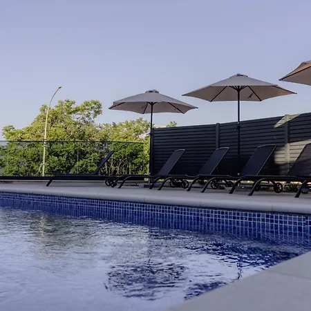 Apartment Villa Isabel - Luxury Apartments With Heated Pool & Sea View