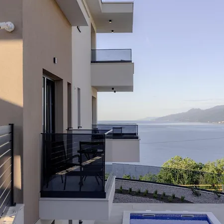Villa Isabel - Luxury Apartments With Heated Pool & Sea View Opatija