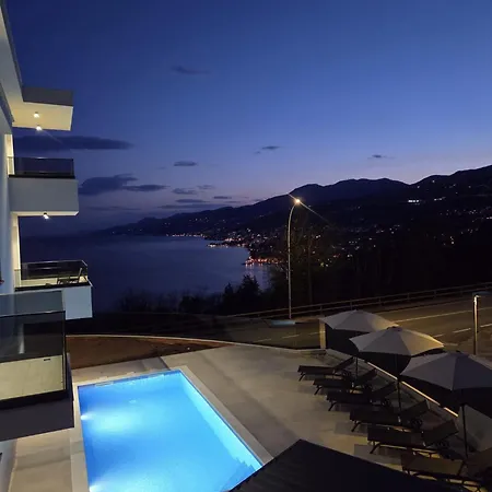 Villa Isabel - Luxury Apartments With Heated Pool & Sea View