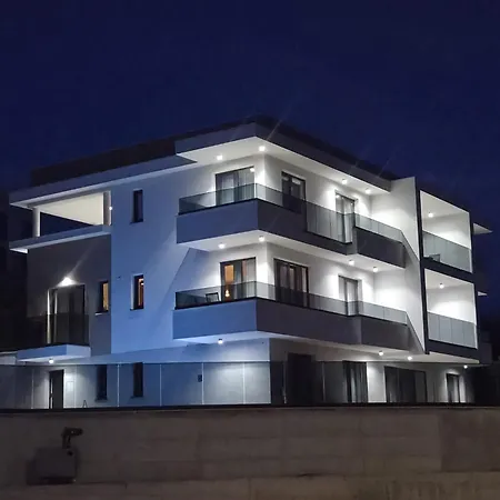 Villa Isabel - Luxury Apartments With Heated Pool & Sea View Apartment Opatija